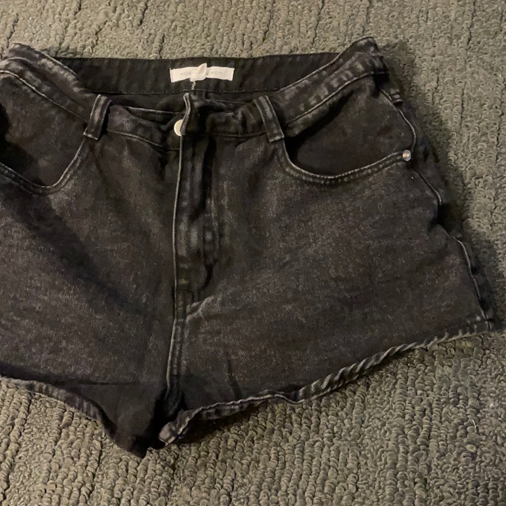 Vintage Feeling High Waisted Black Denim Shorts